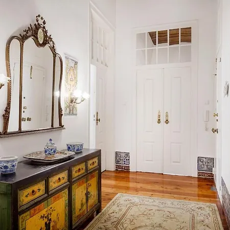 Downtown Chiado Treasure Apartamento